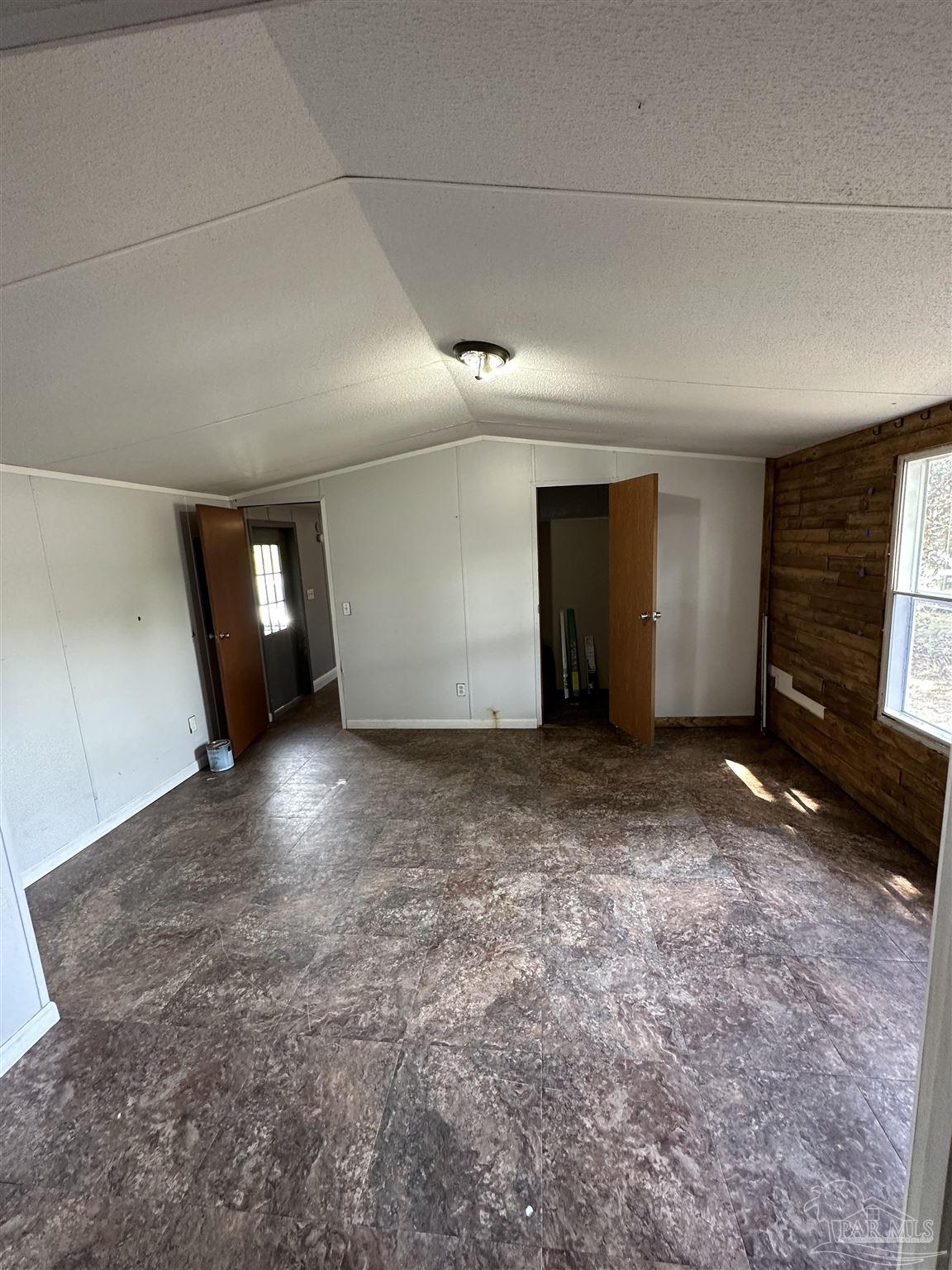 33 Domitilla St