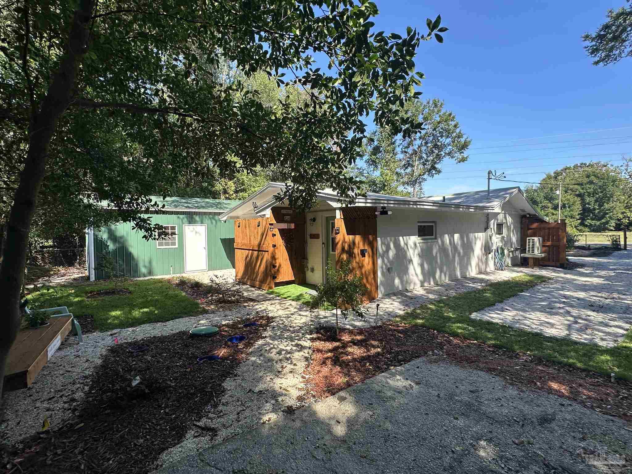 2047 Hollywood Ave