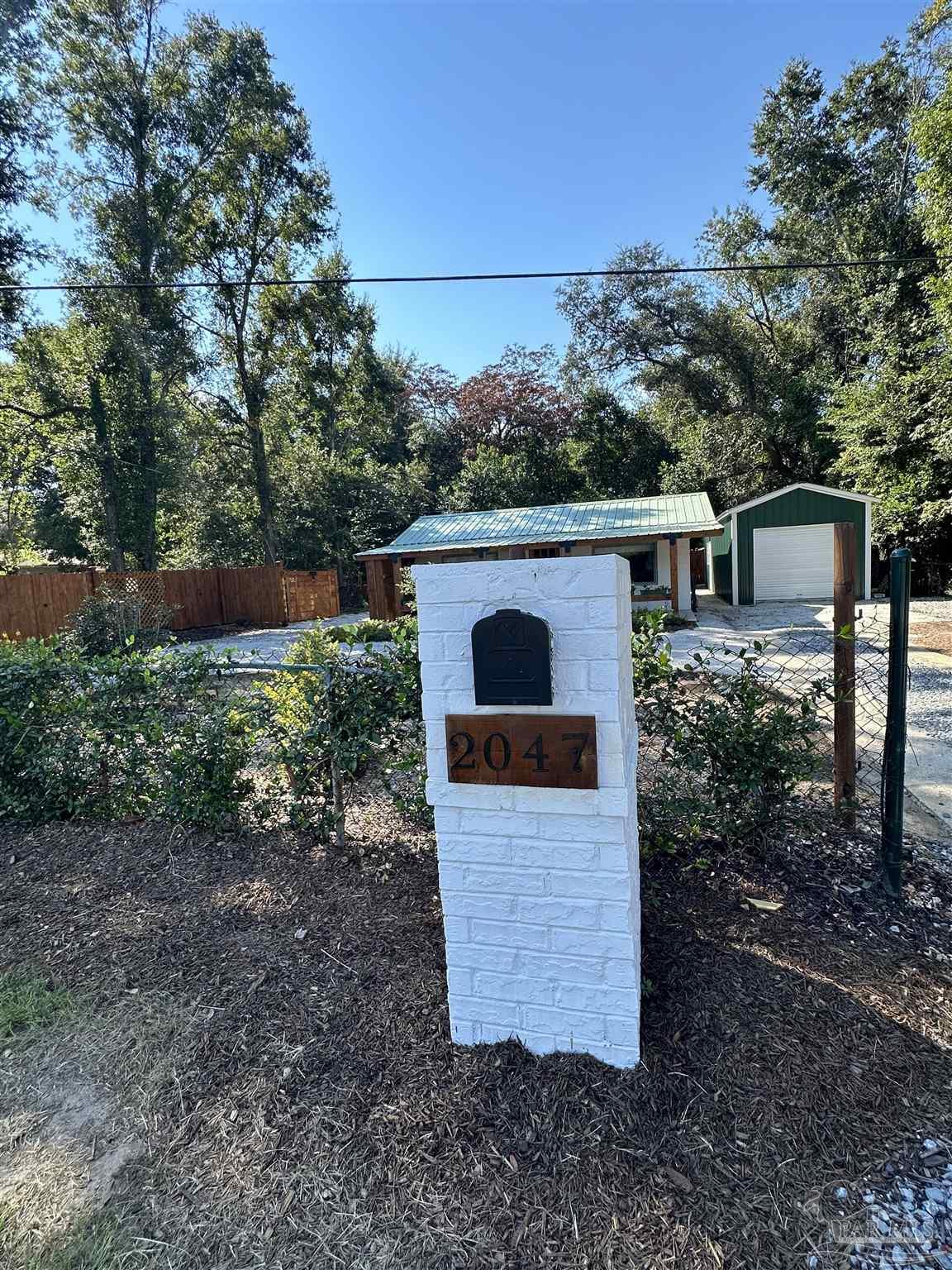 2047 Hollywood Ave