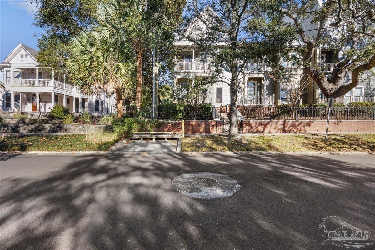 214 La Rua St