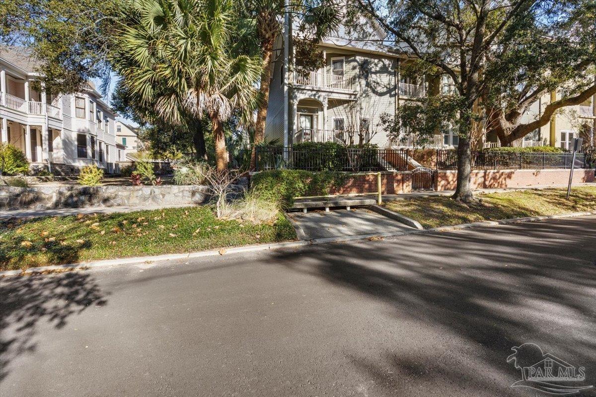 214 La Rua St