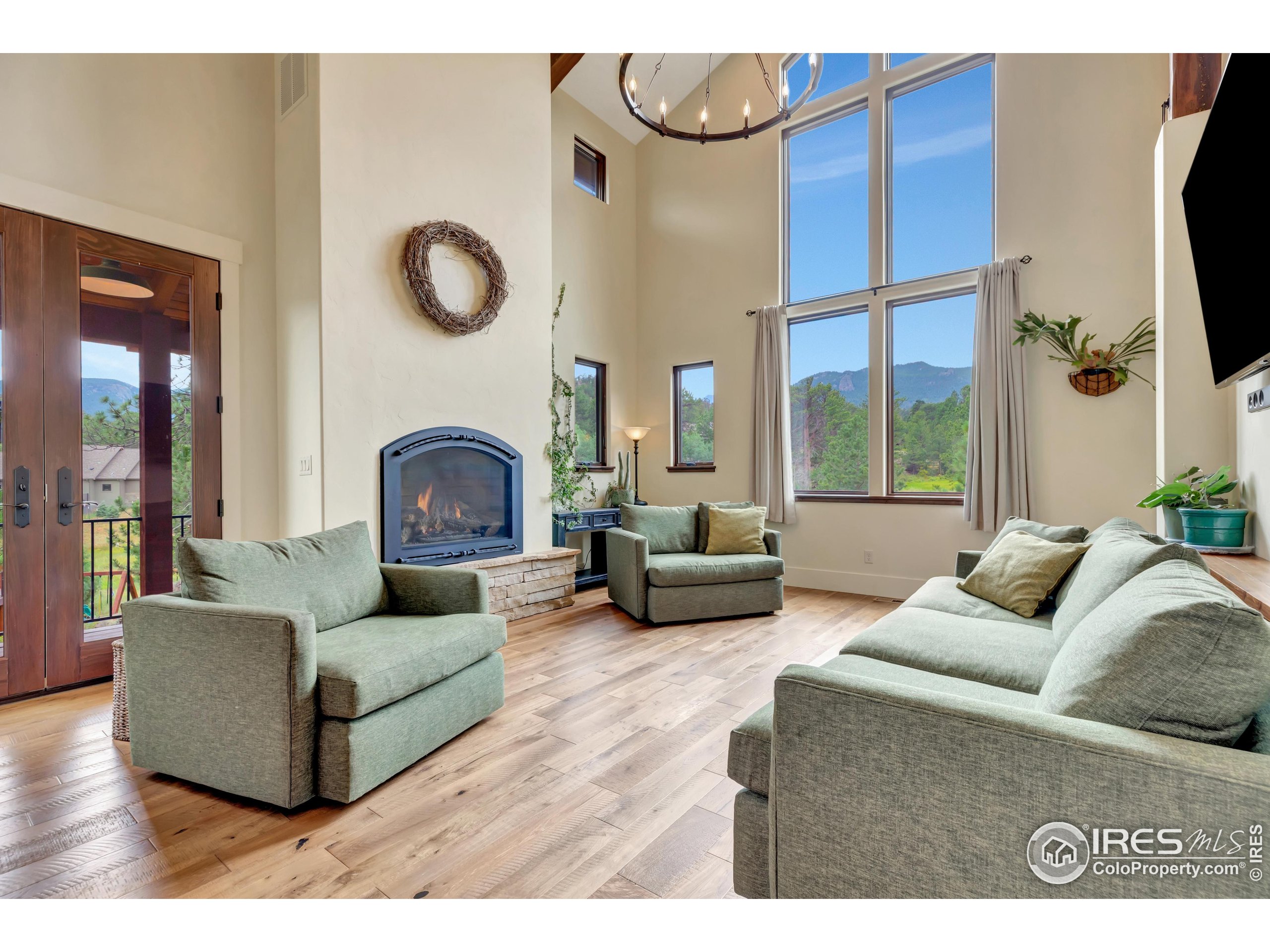 410 Pawnee Ln