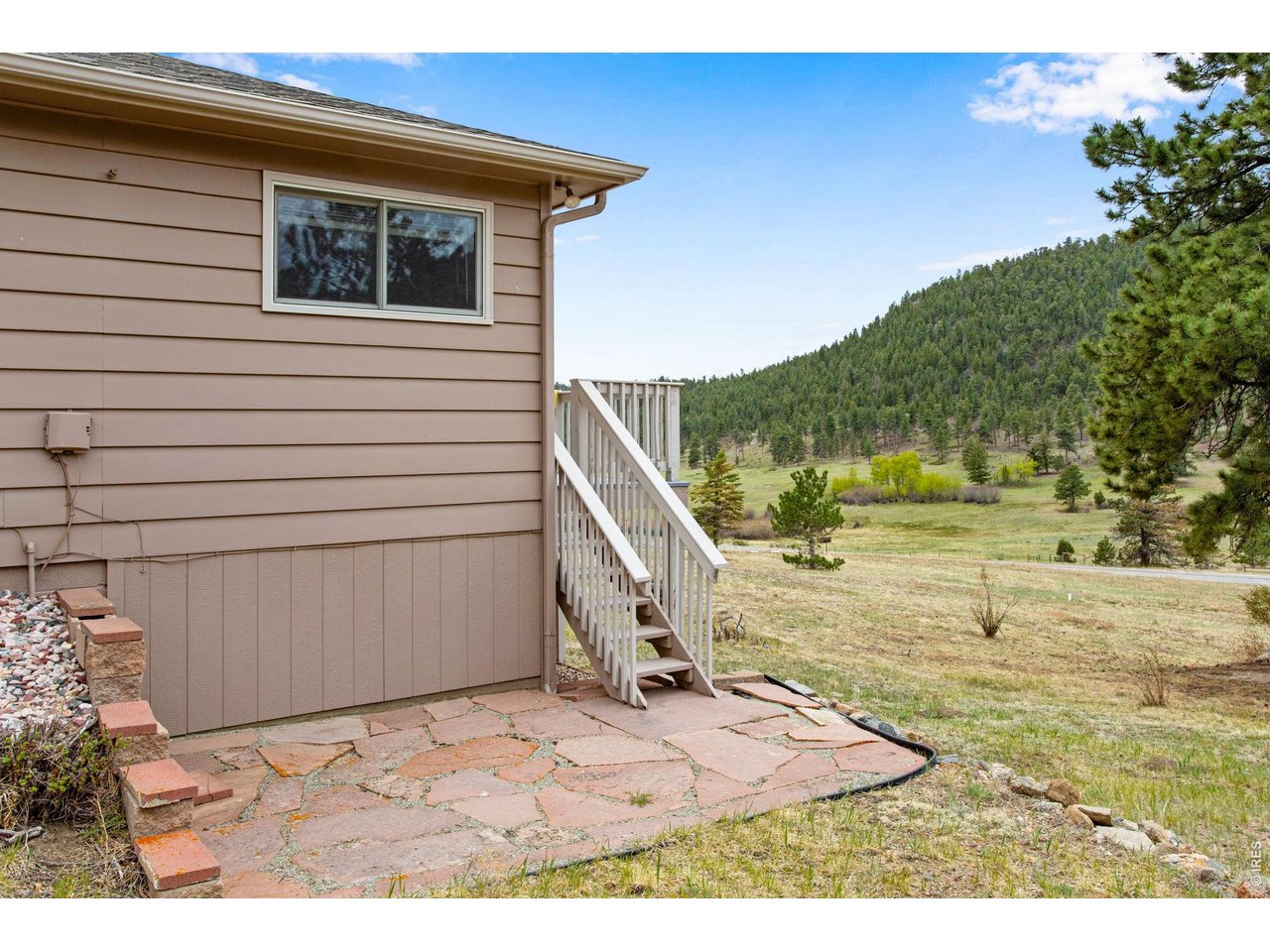 108 Meadowview Dr