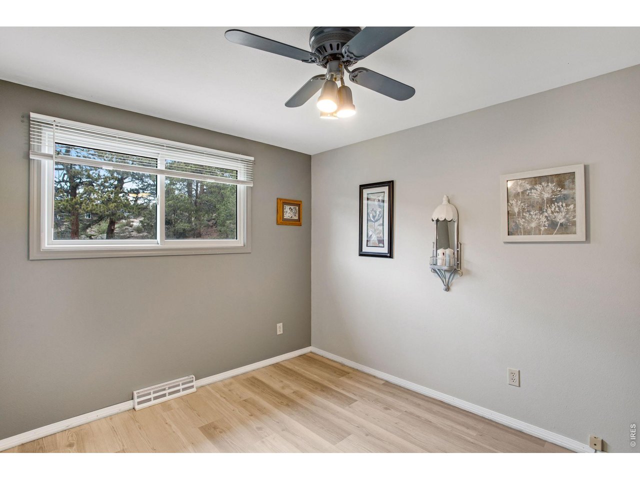 108 Meadowview Dr