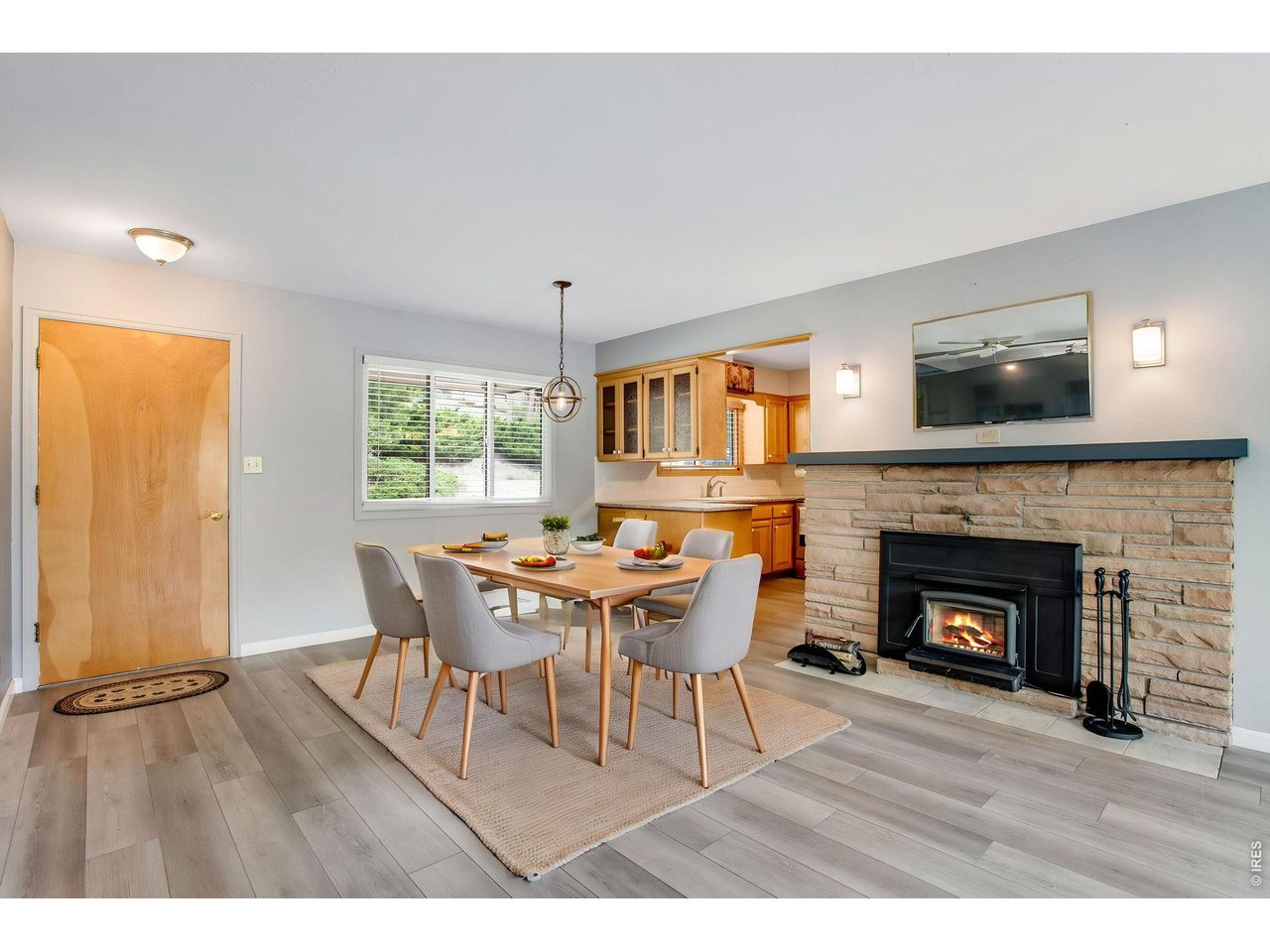 108 Meadowview Dr