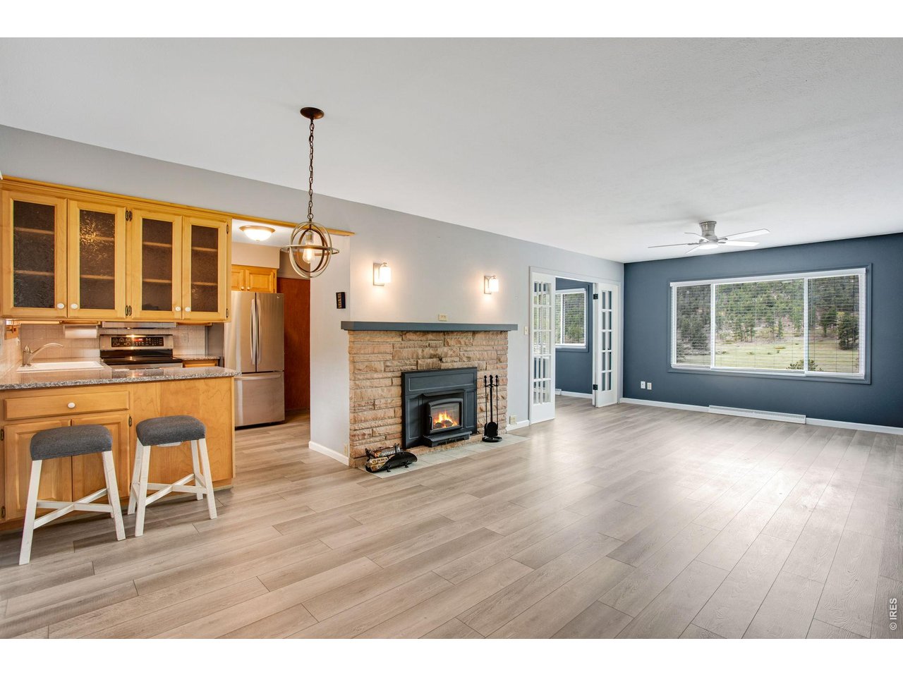 108 Meadowview Dr