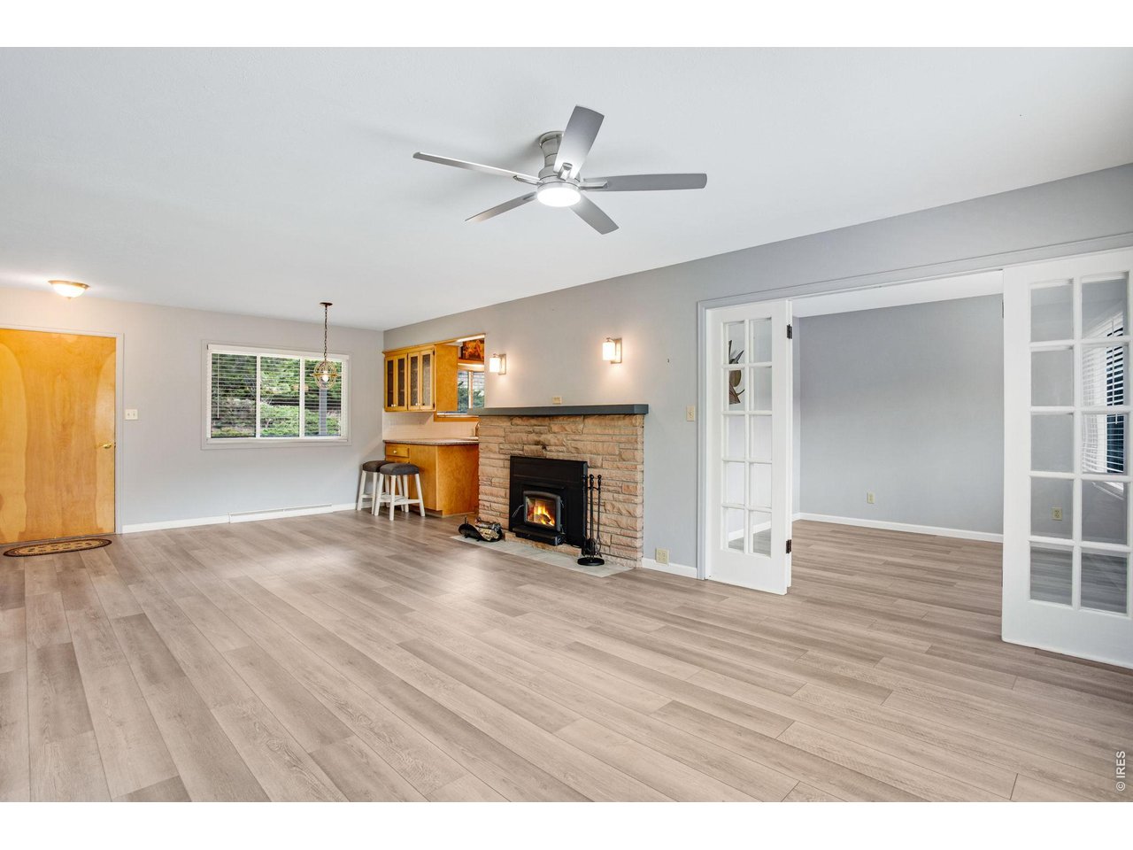 108 Meadowview Dr