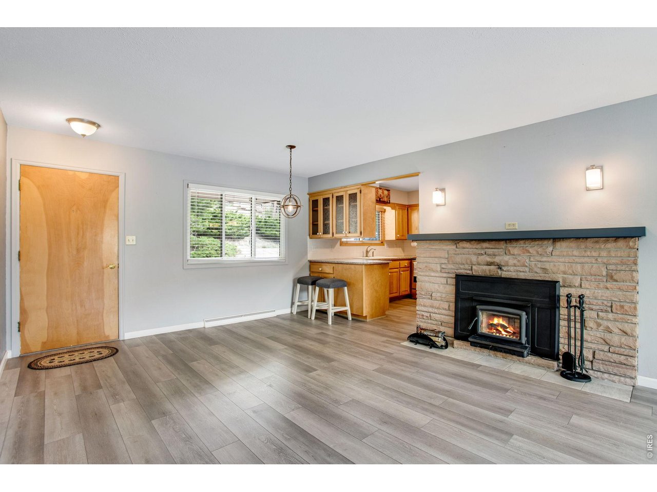 108 Meadowview Dr