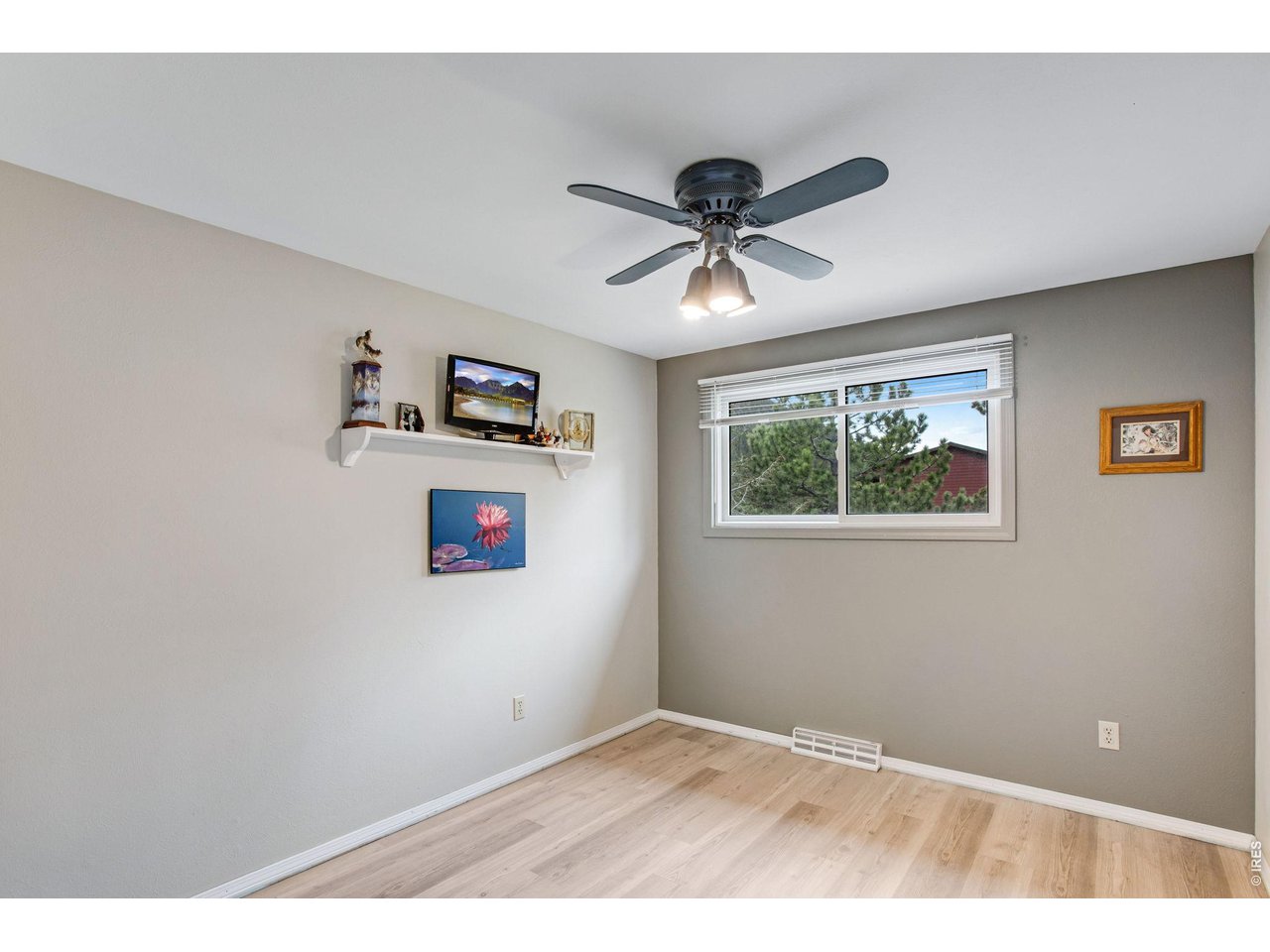 108 Meadowview Dr