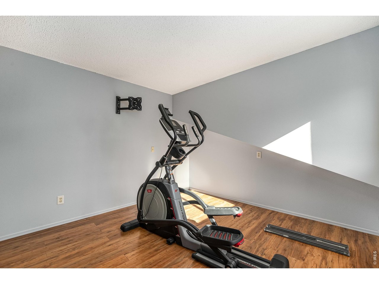 1050 S Saint Vrain Ave E-4