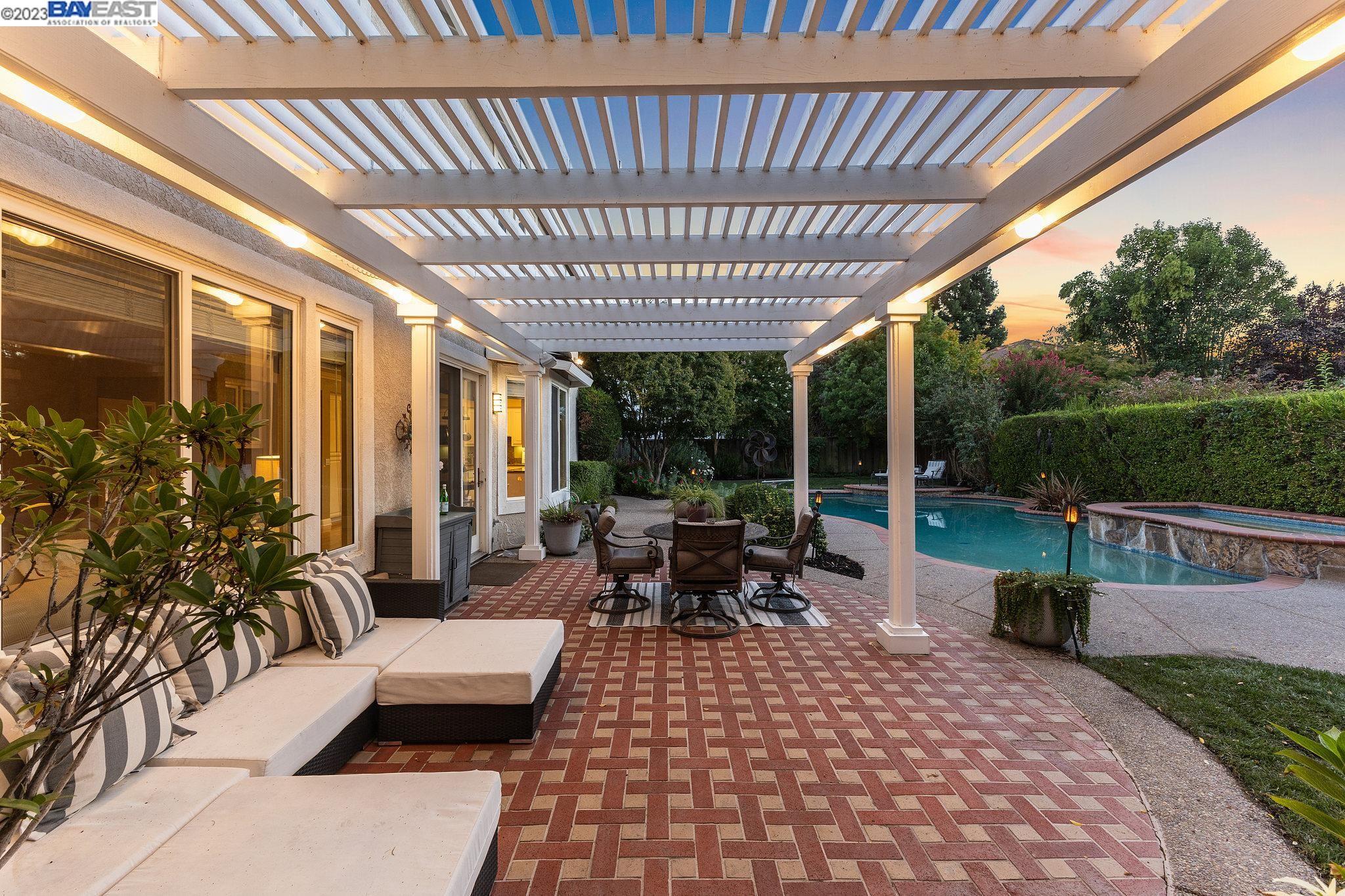 60 Shelterwood Dr