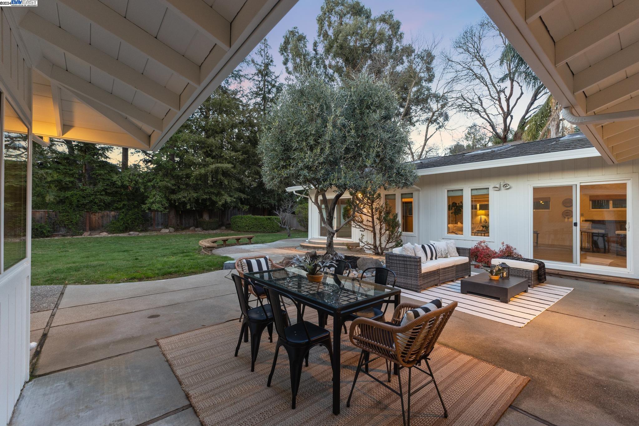 2439 Royal Oaks Drive