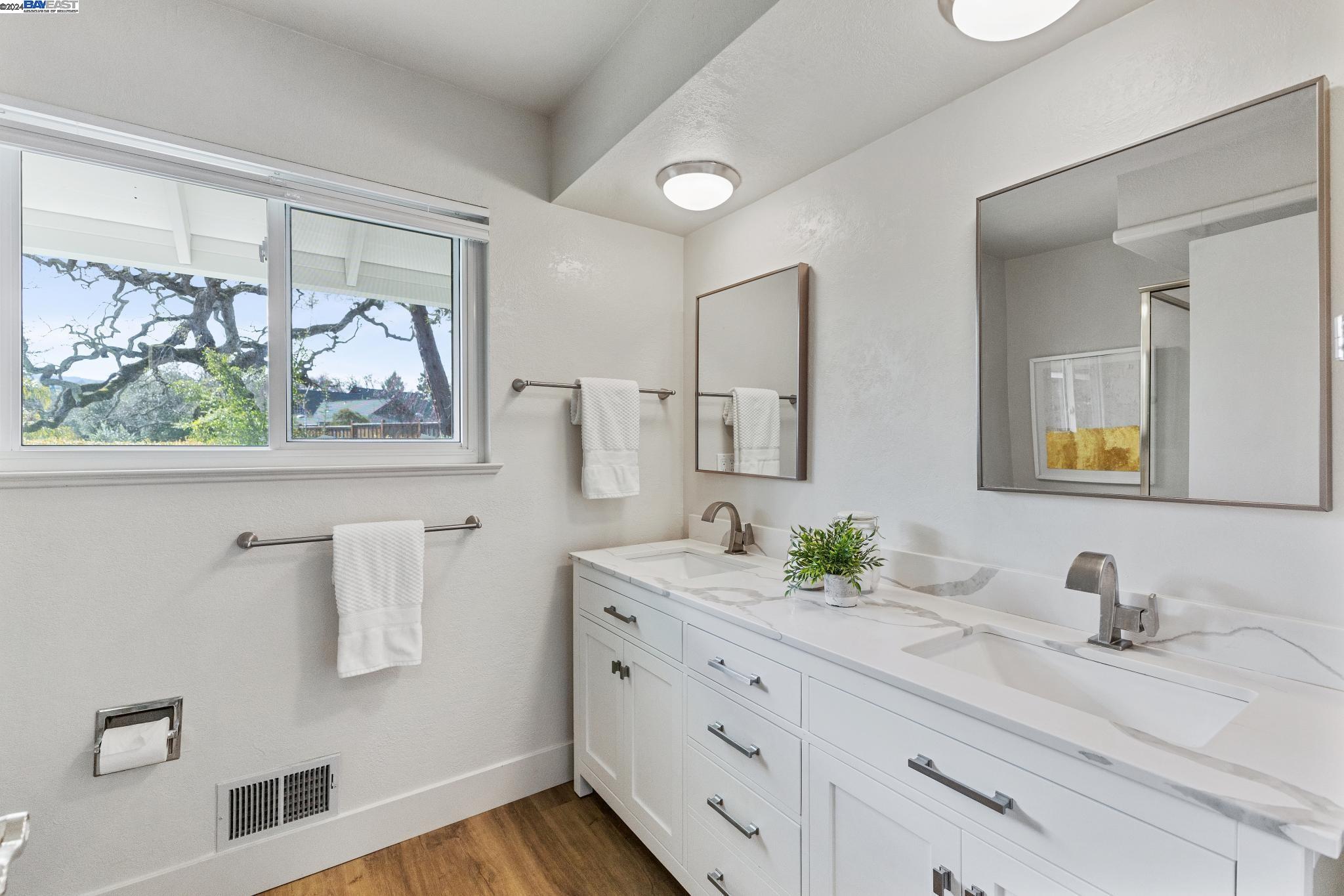 2439 Royal Oaks Drive