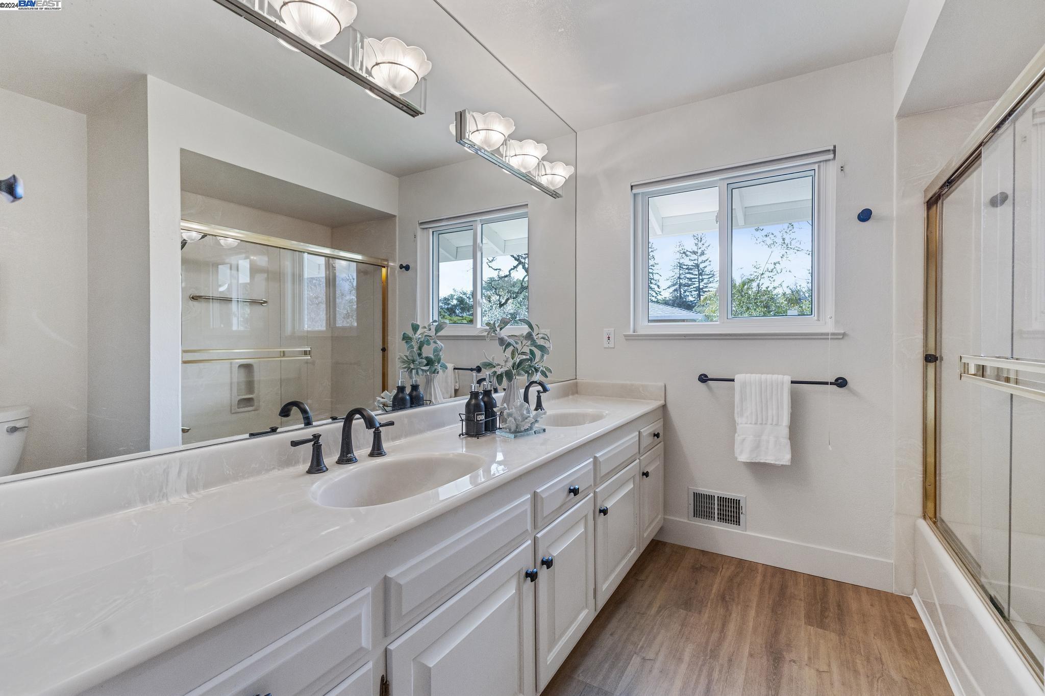 2439 Royal Oaks Drive