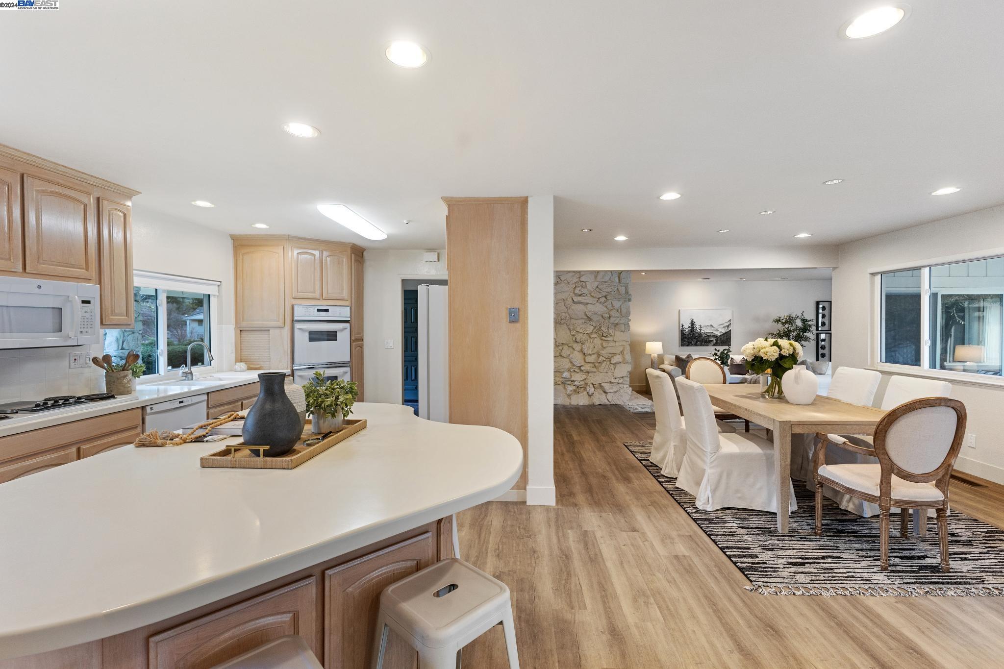 2439 Royal Oaks Drive