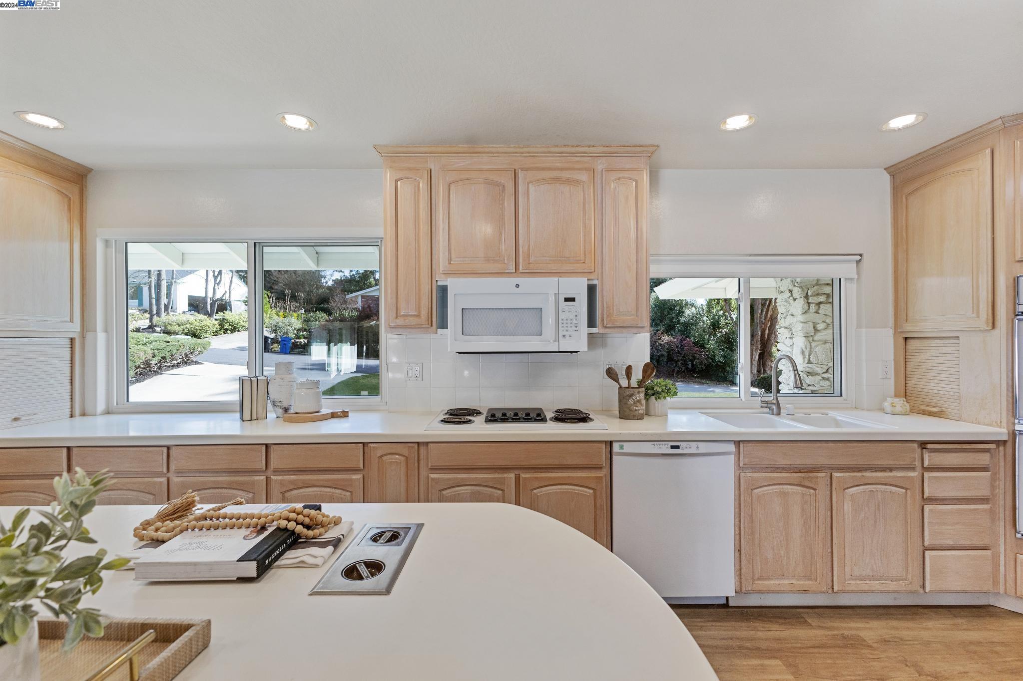 2439 Royal Oaks Drive