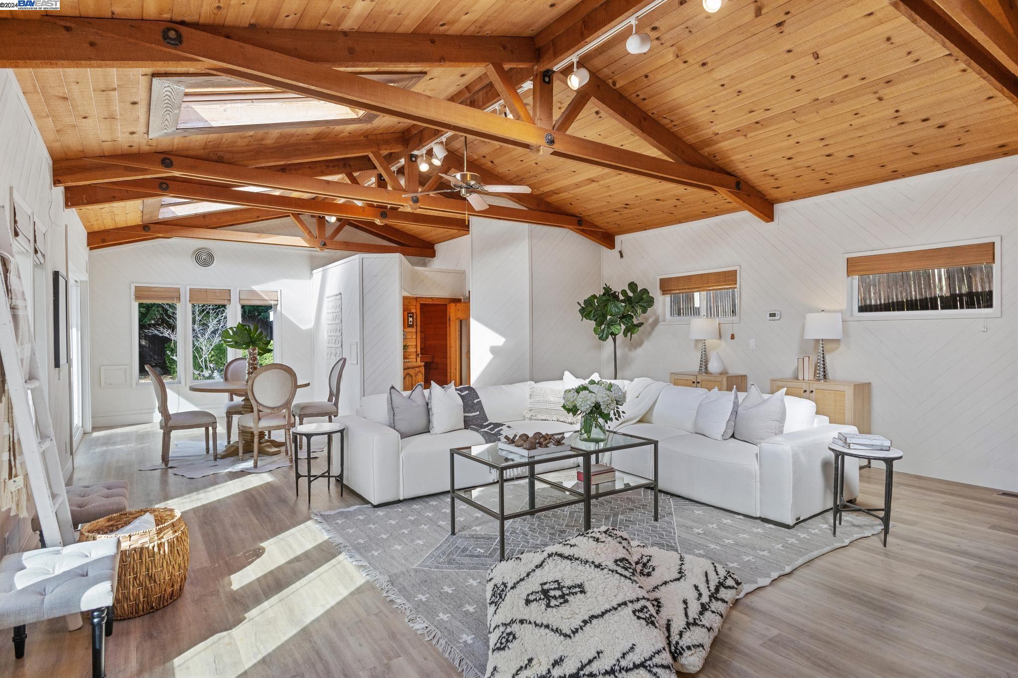 2439 Royal Oaks Drive