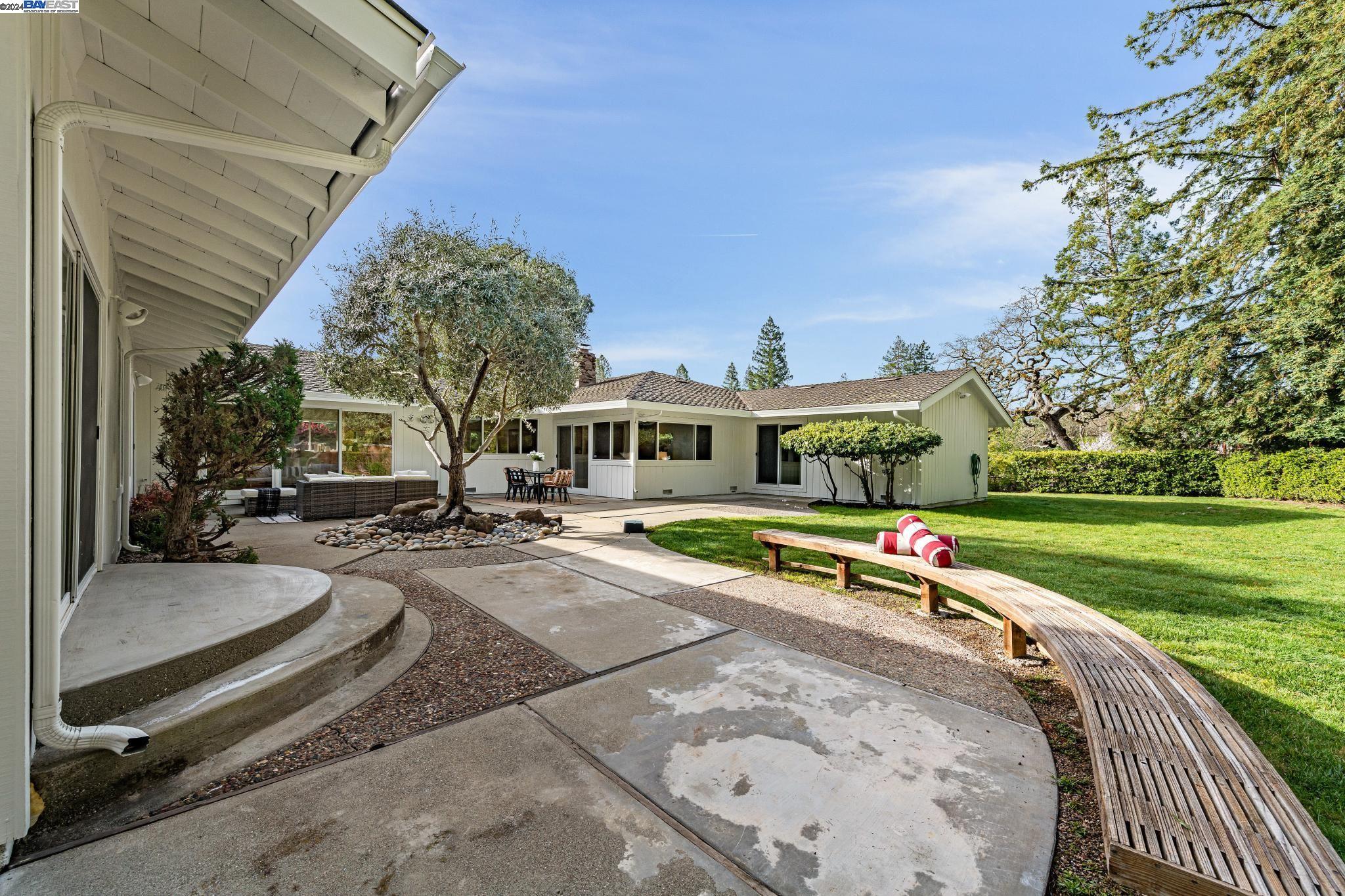 2439 Royal Oaks Drive