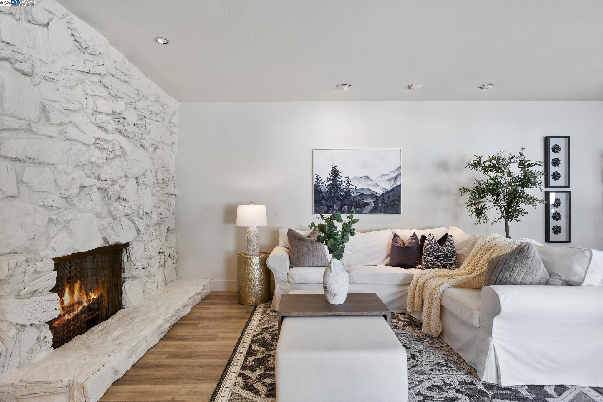 2439 Royal Oaks Drive