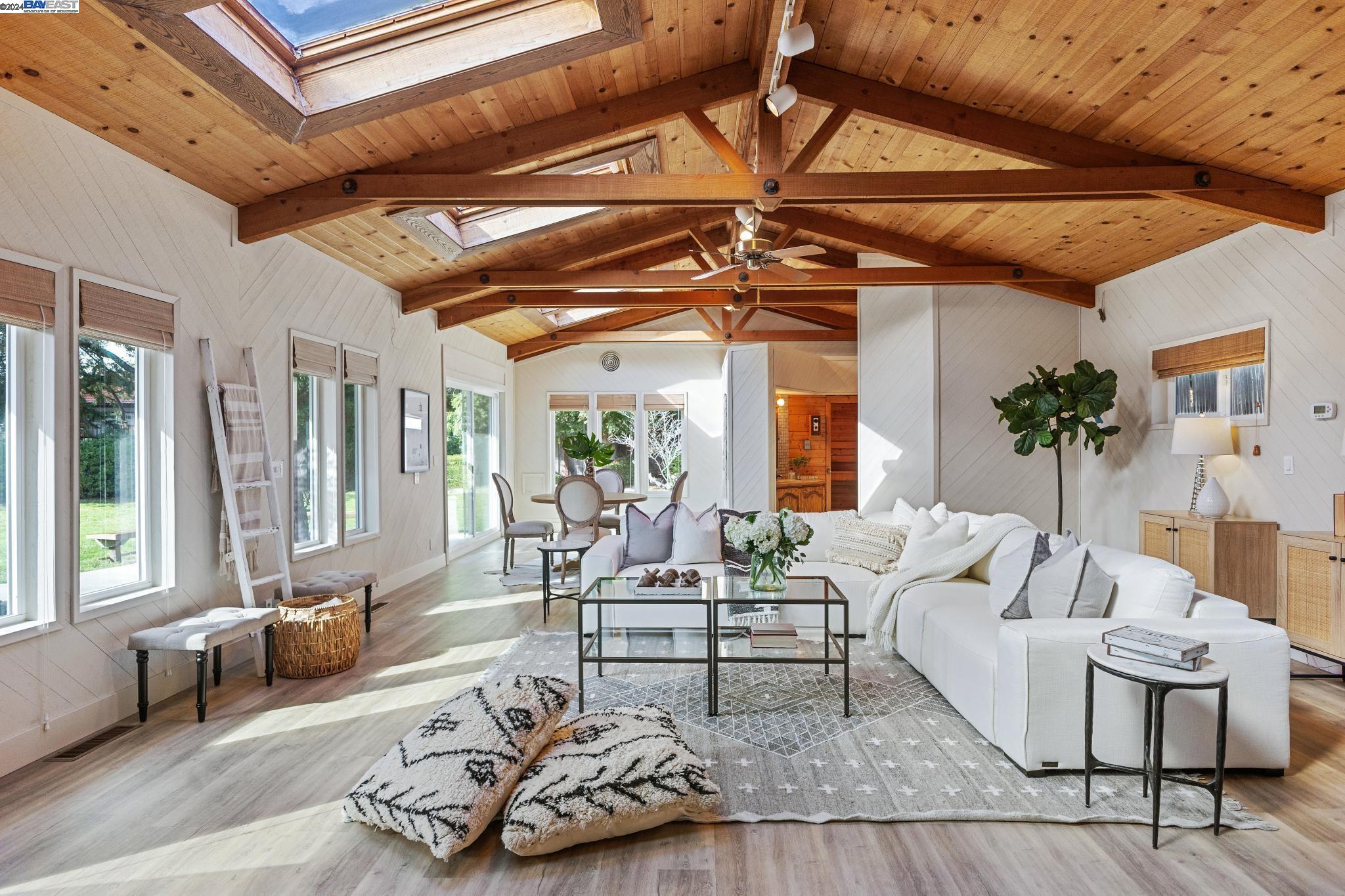 2439 Royal Oaks Drive