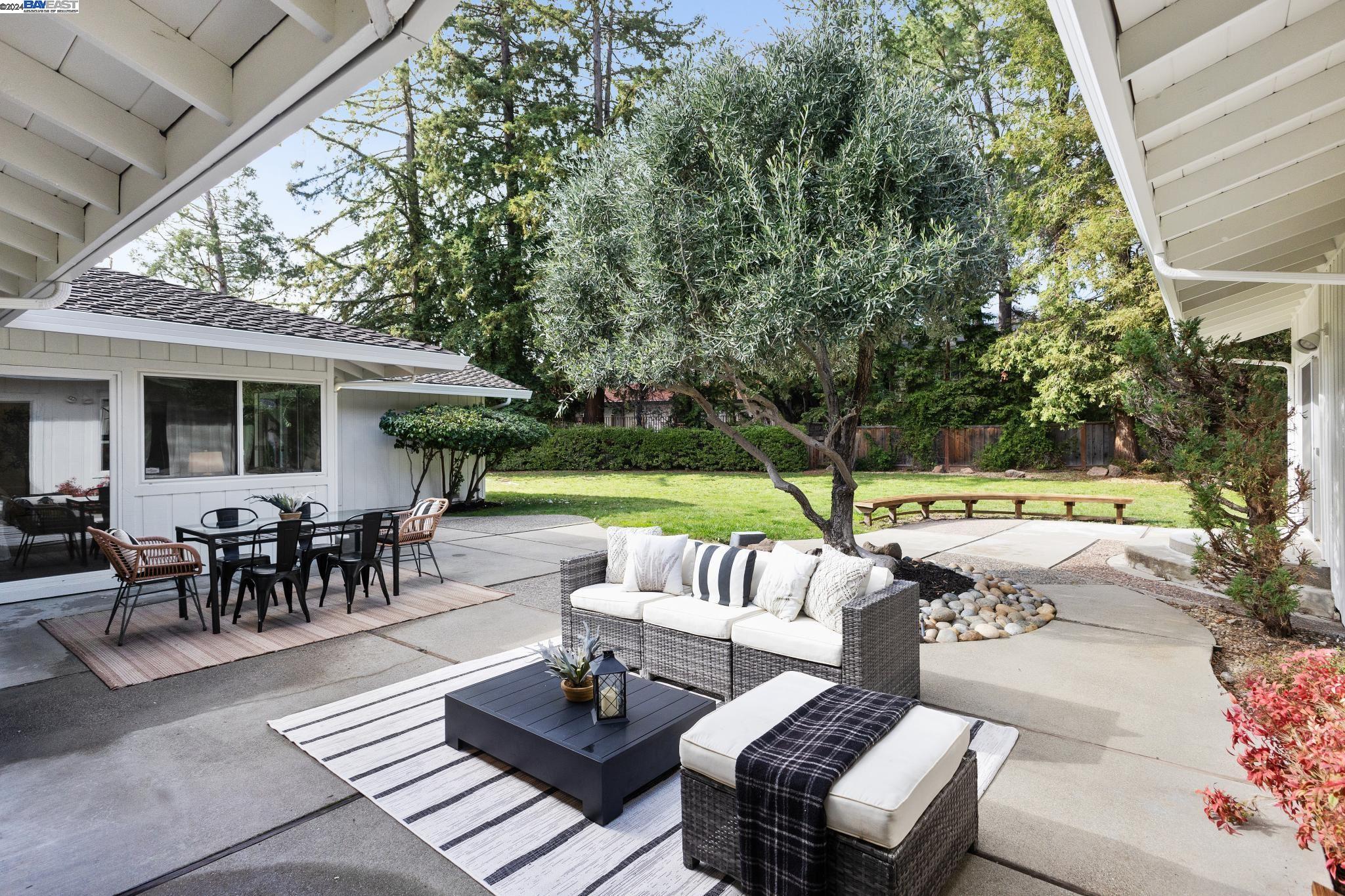 2439 Royal Oaks Drive