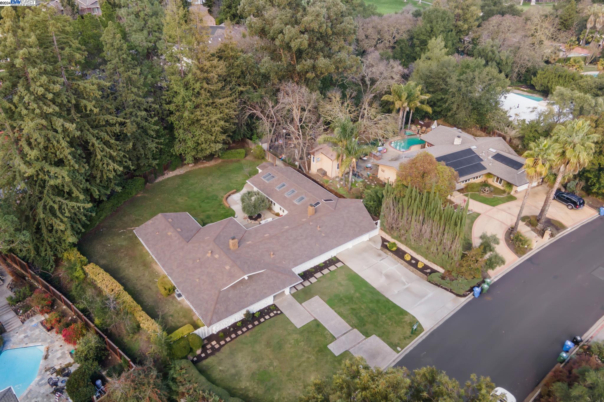 2439 Royal Oaks Drive