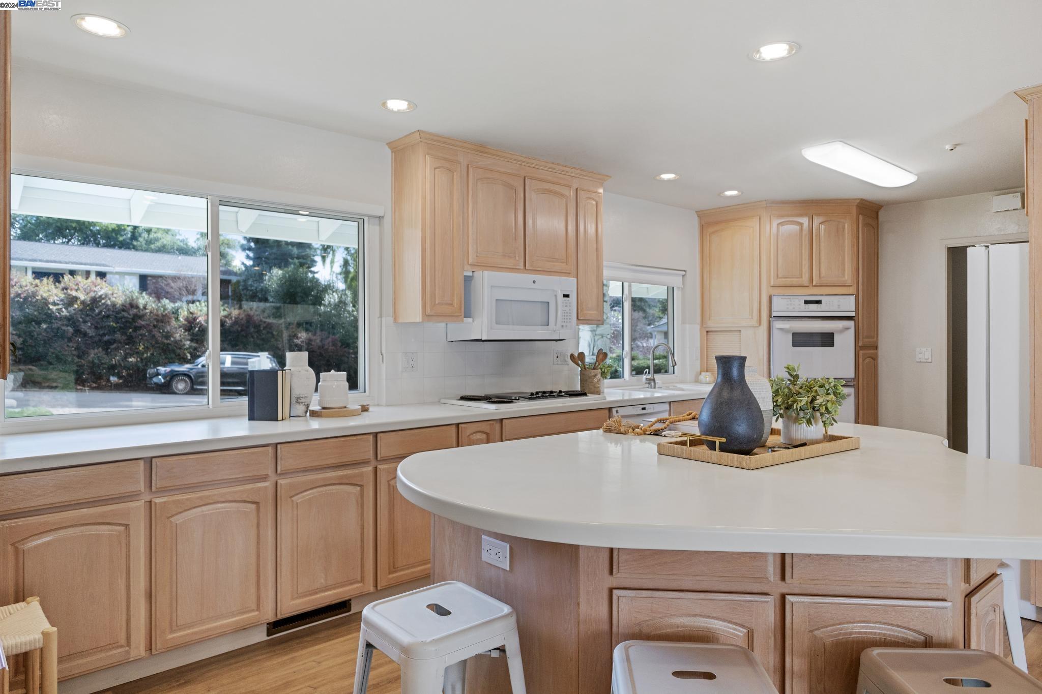 2439 Royal Oaks Drive