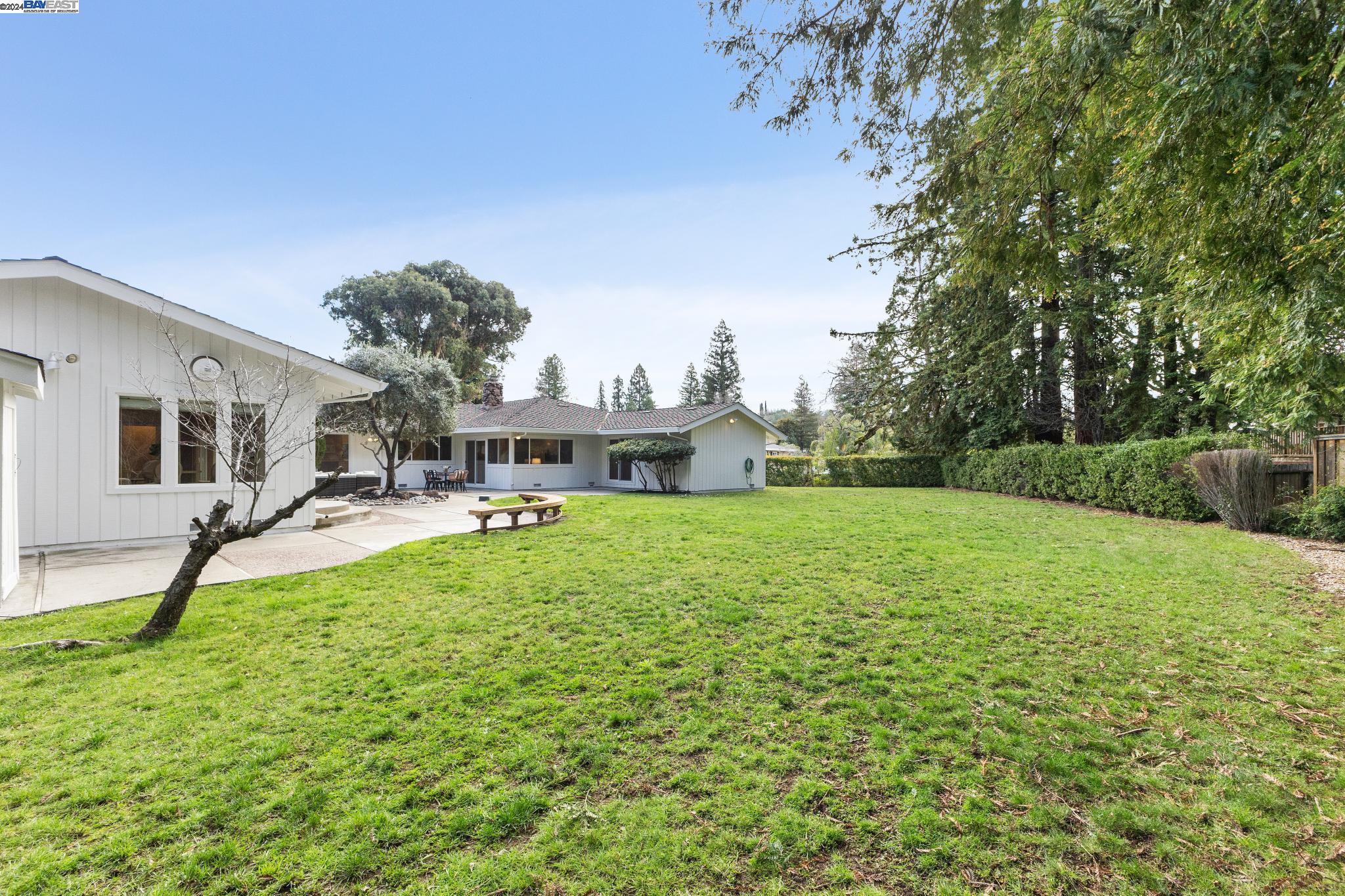 2439 Royal Oaks Drive