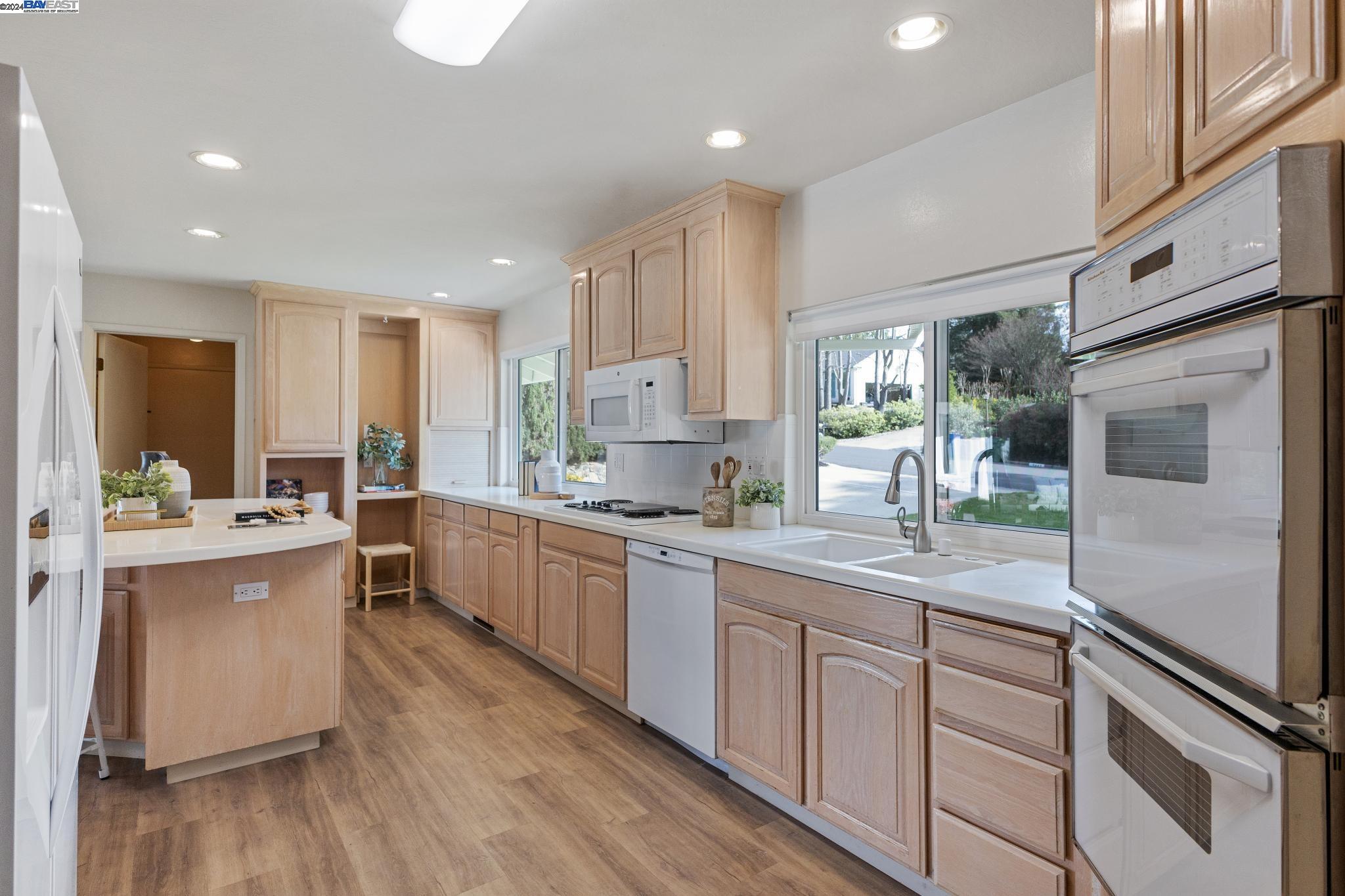 2439 Royal Oaks Drive