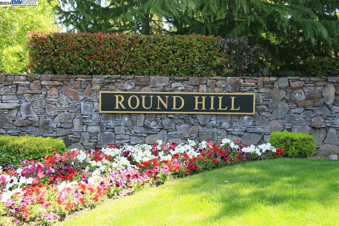 2439 Royal Oaks Drive