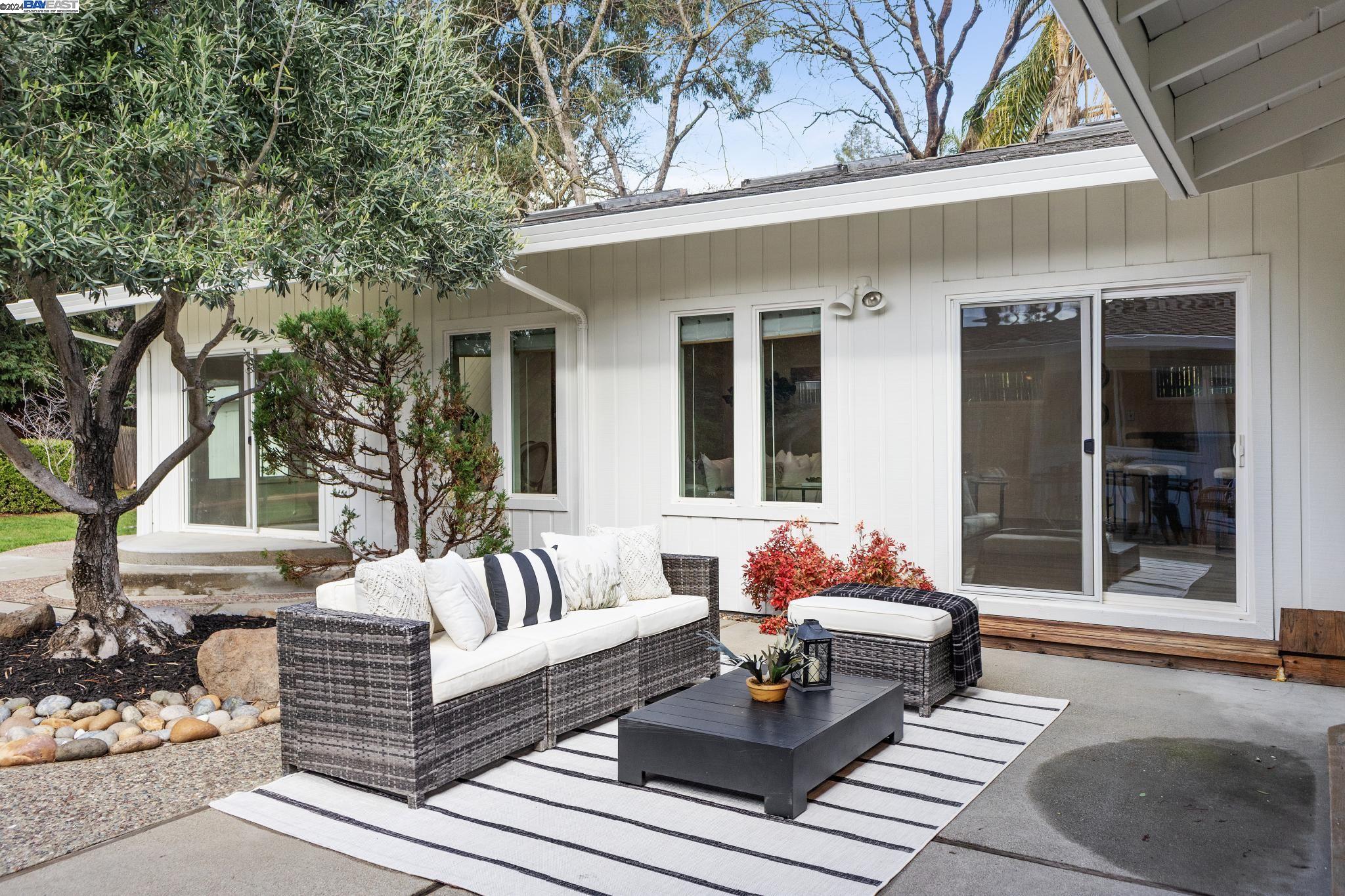 2439 Royal Oaks Drive