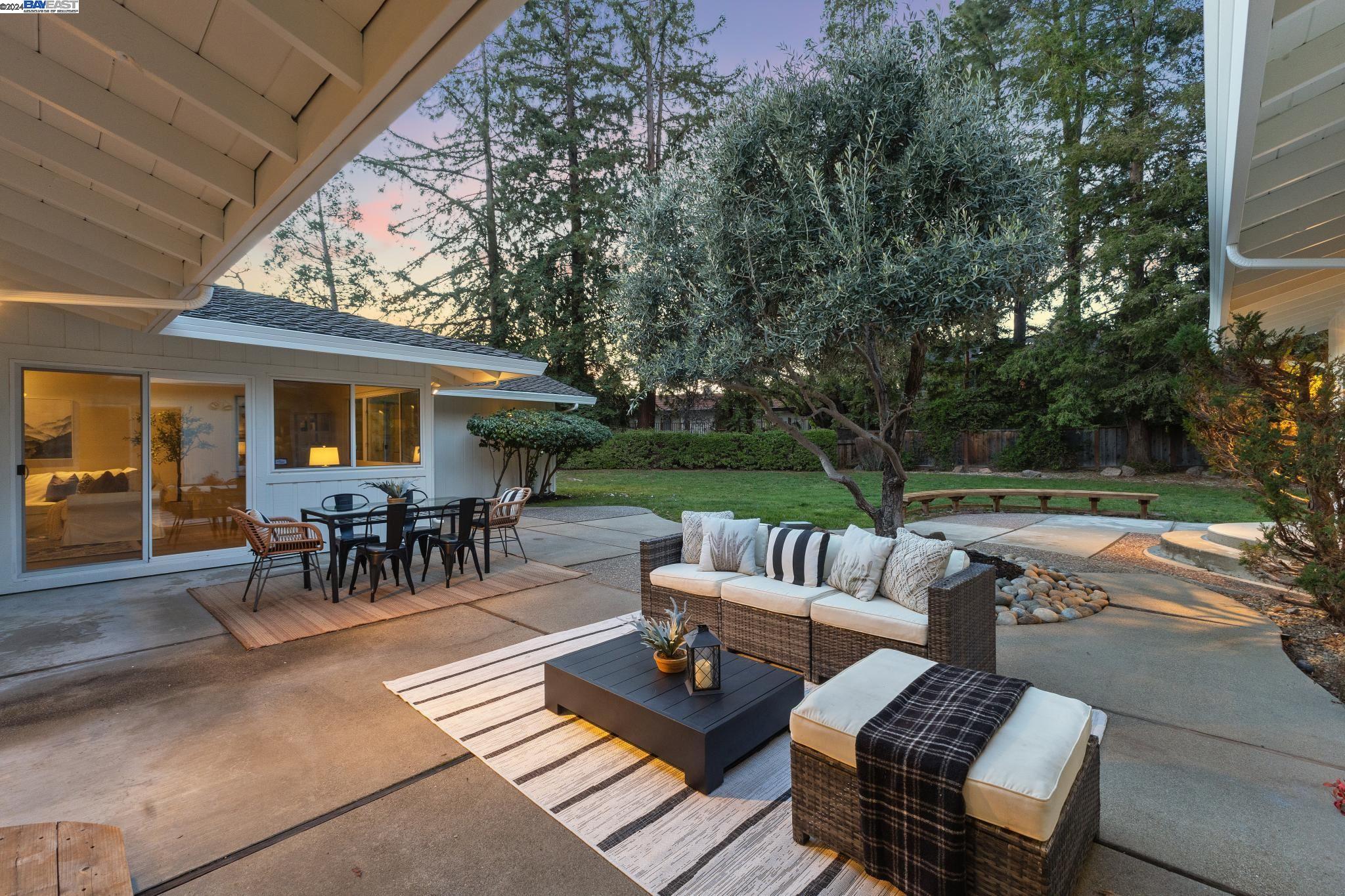 2439 Royal Oaks Drive