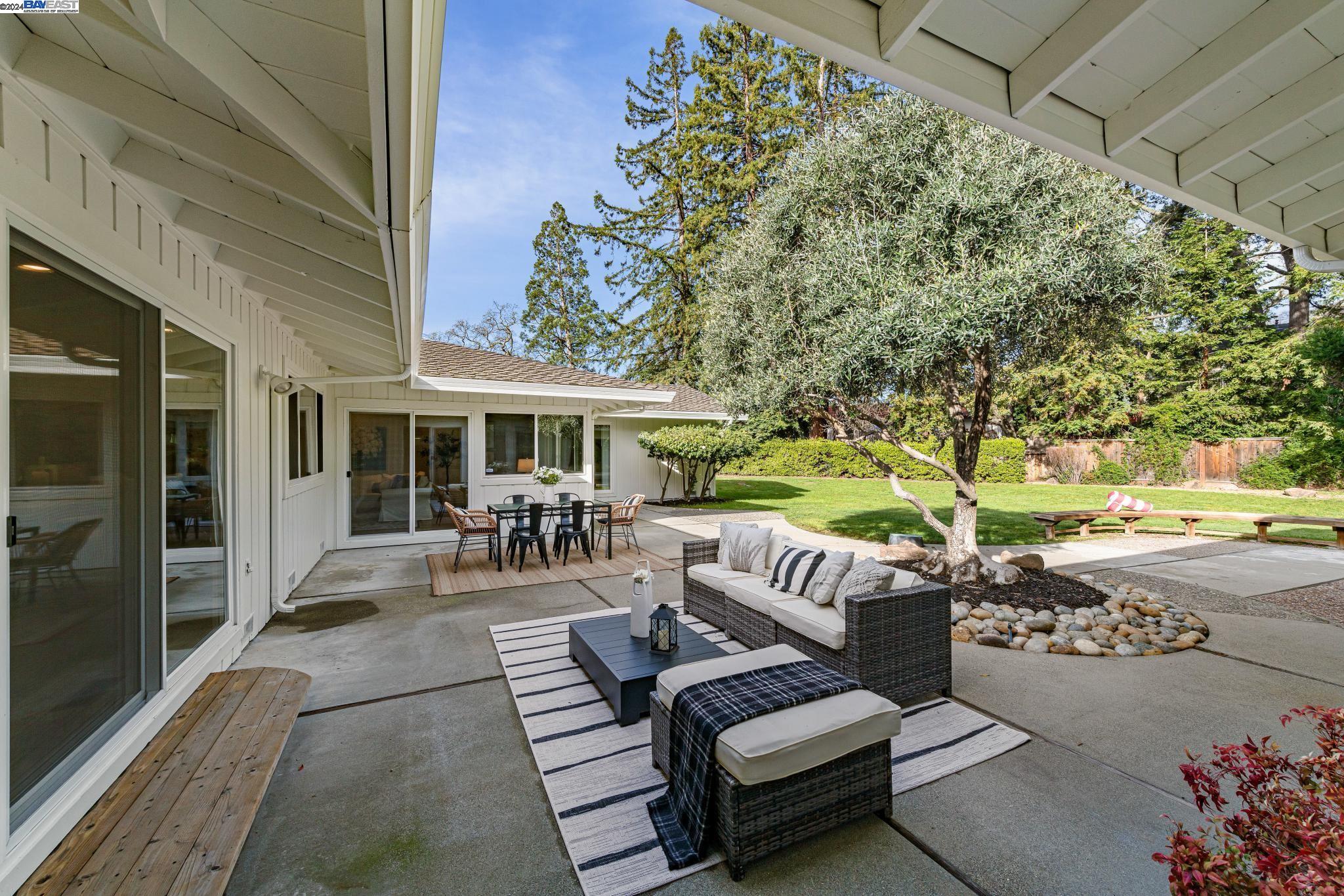 2439 Royal Oaks Drive