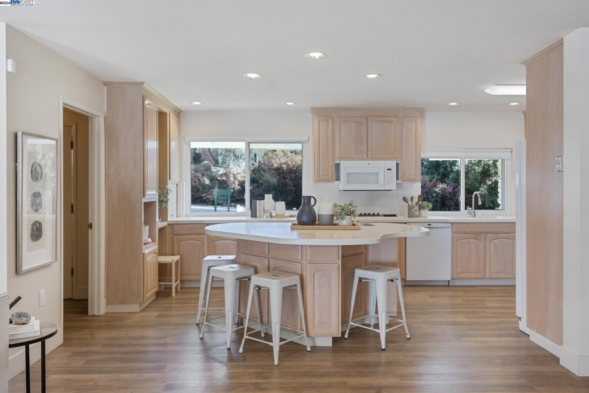 2439 Royal Oaks Drive