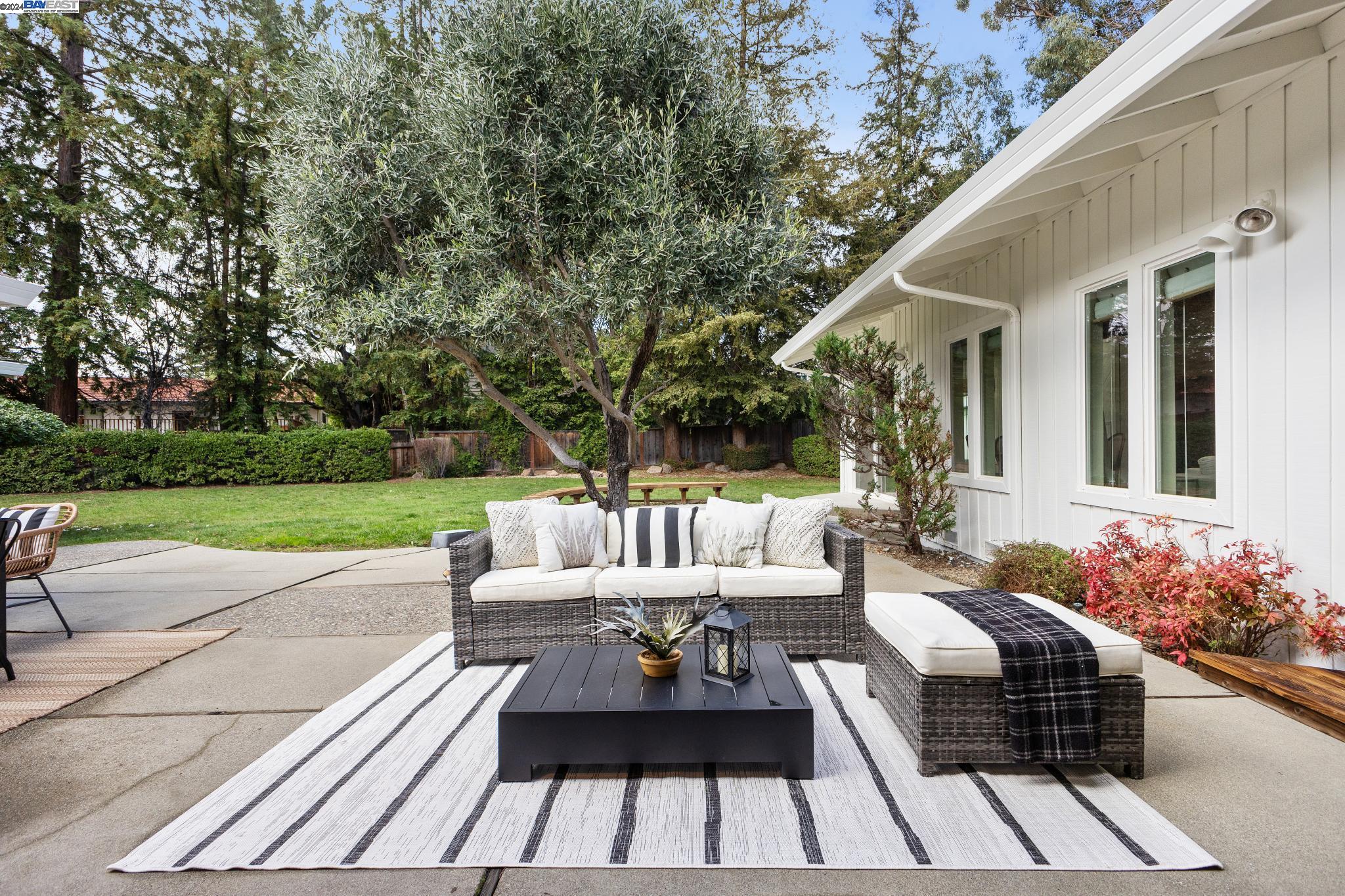 2439 Royal Oaks Drive