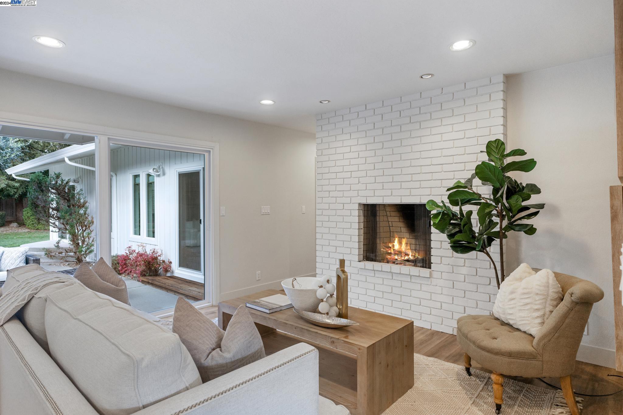 2439 Royal Oaks Drive