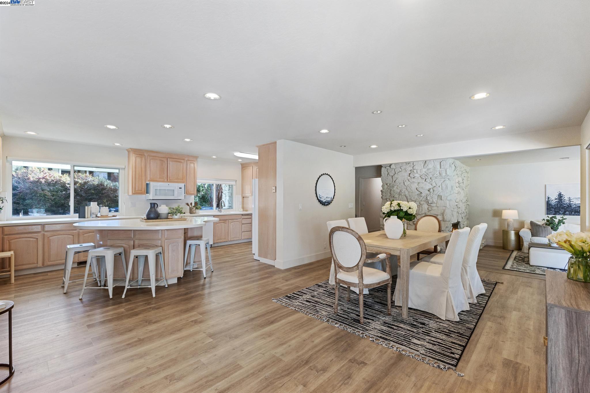 2439 Royal Oaks Drive