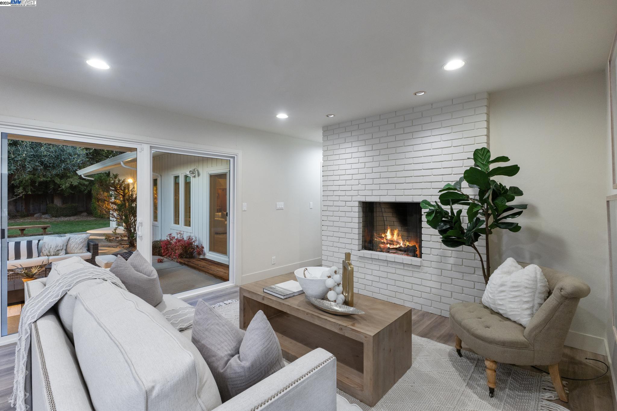 2439 Royal Oaks Drive