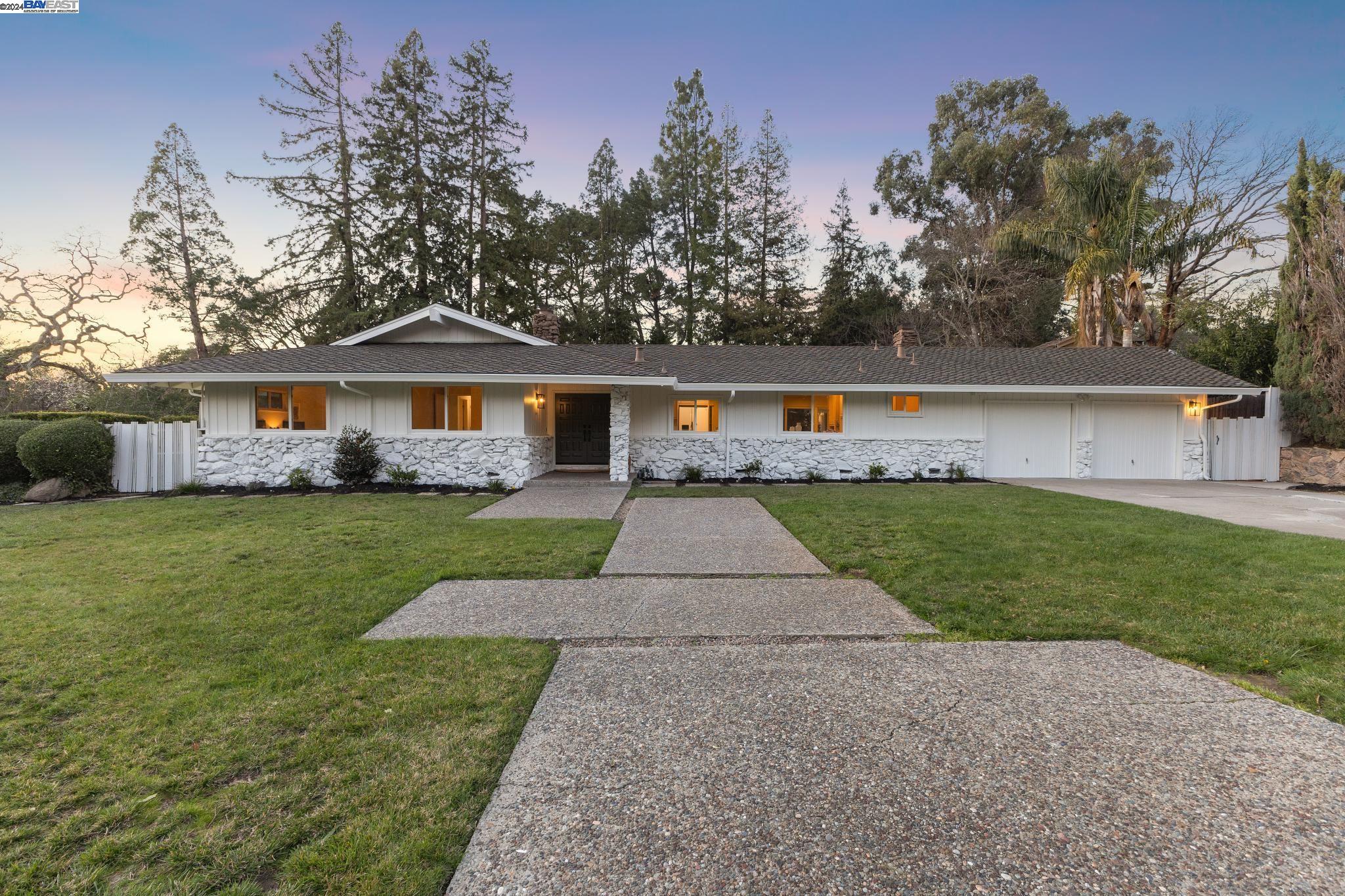 2439 Royal Oaks Drive