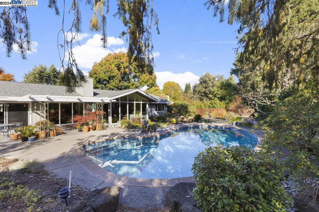 10 Corwin Dr.