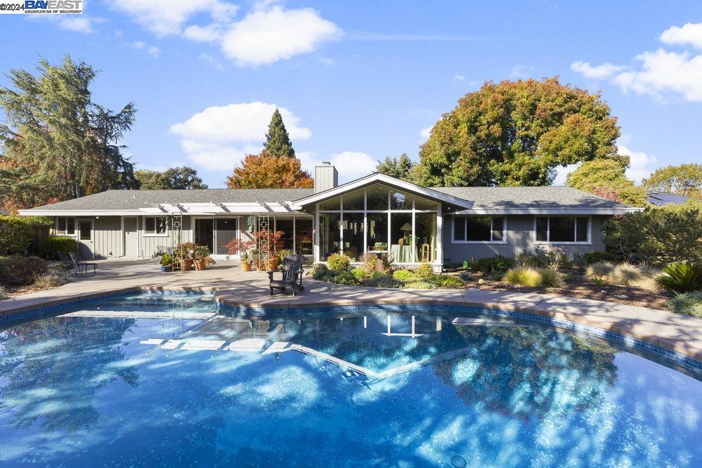 10 Corwin Dr.