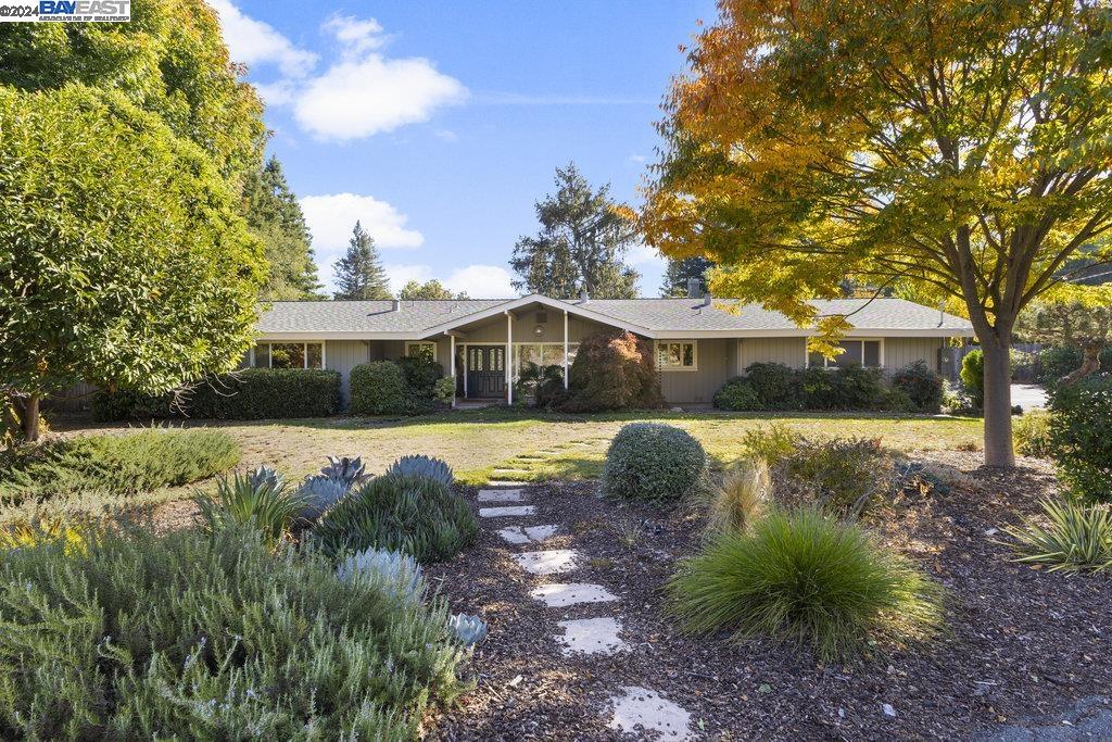10 Corwin Dr.