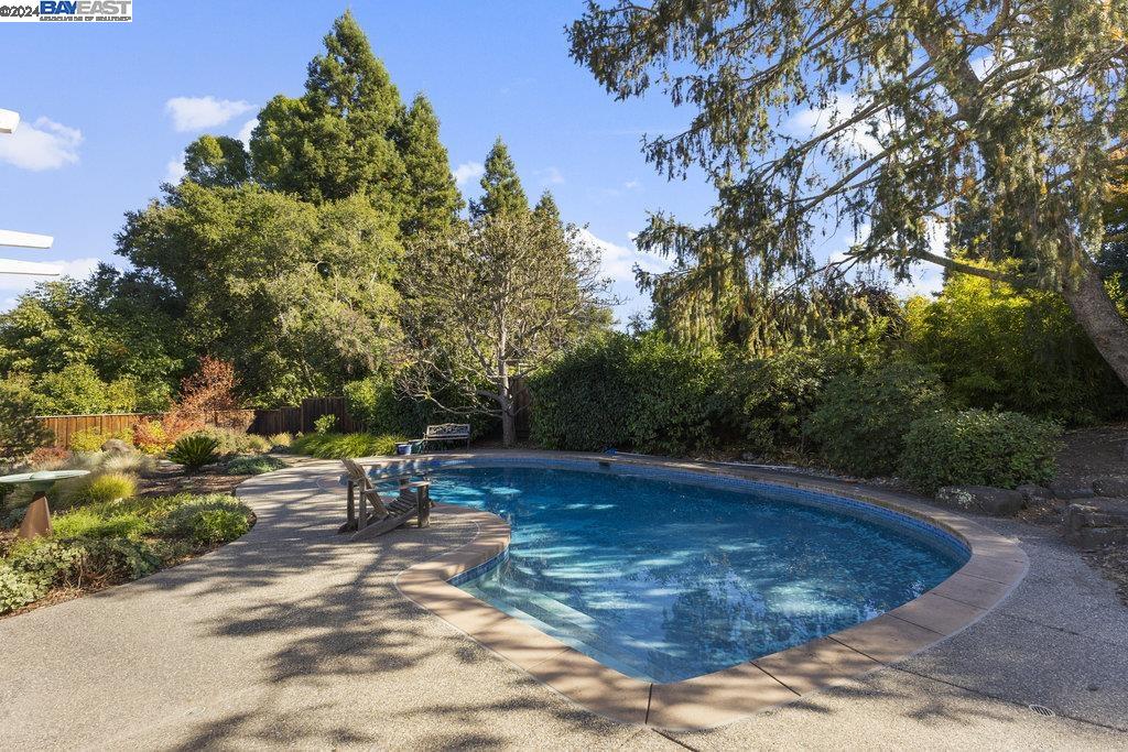 10 Corwin Dr.
