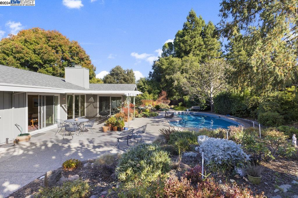 10 Corwin Dr.
