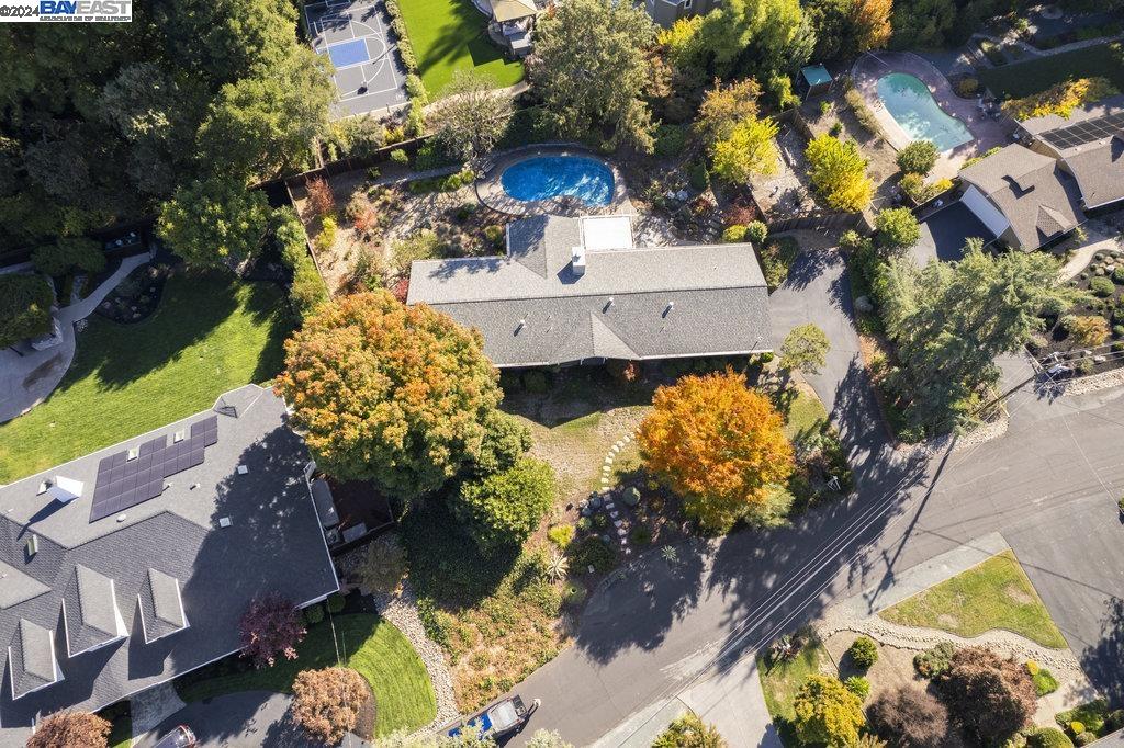 10 Corwin Dr.
