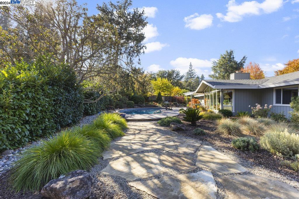 10 Corwin Dr.