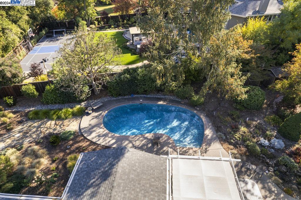 10 Corwin Dr.