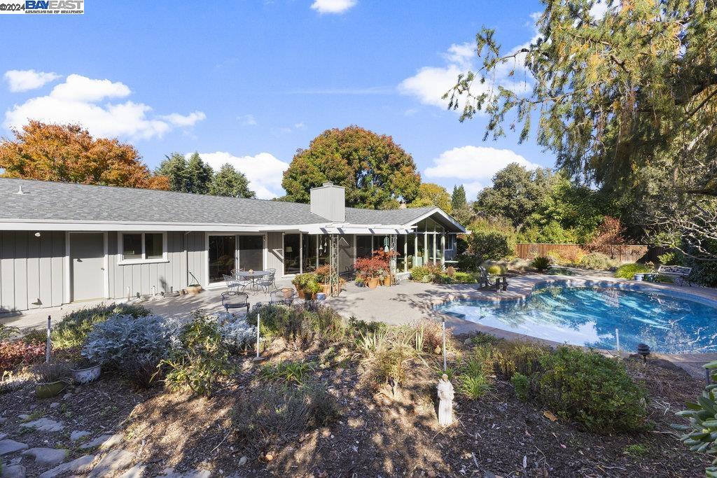 10 Corwin Dr.