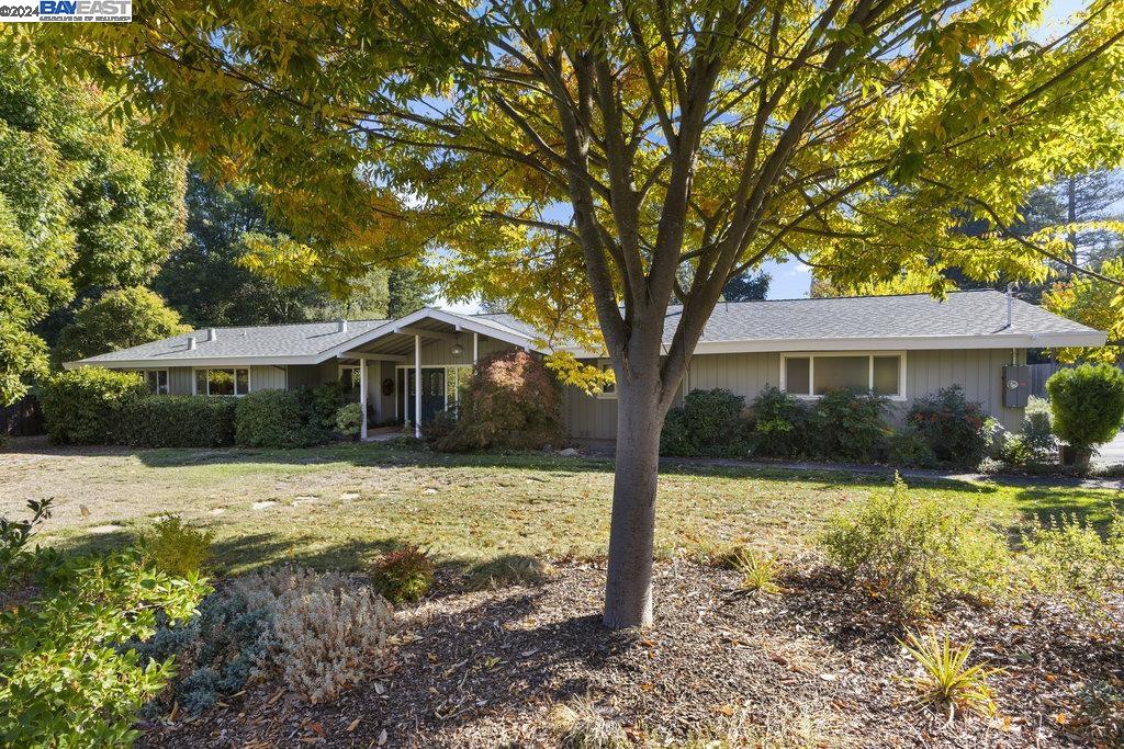 10 Corwin Dr.