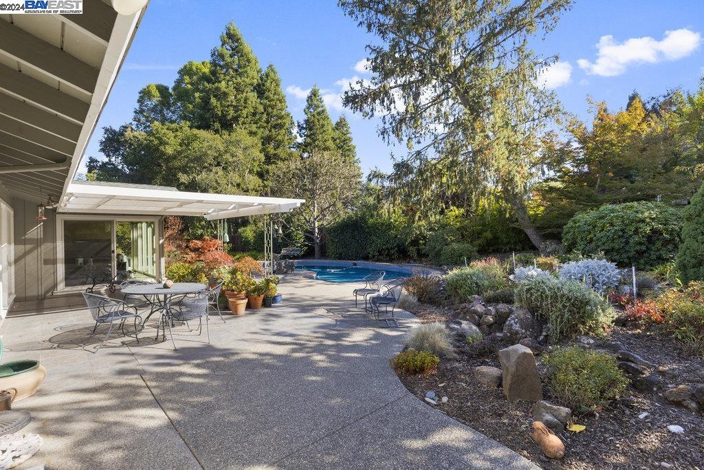 10 Corwin Dr.